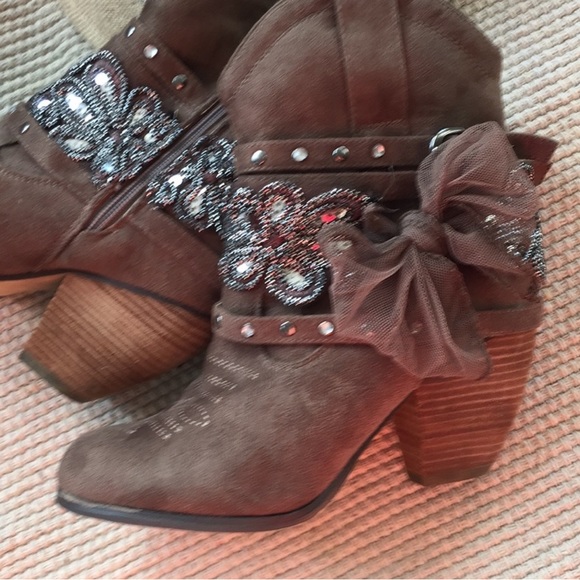 Buckle, Not Rated Shortie heeled boots - Picture 2 of 8